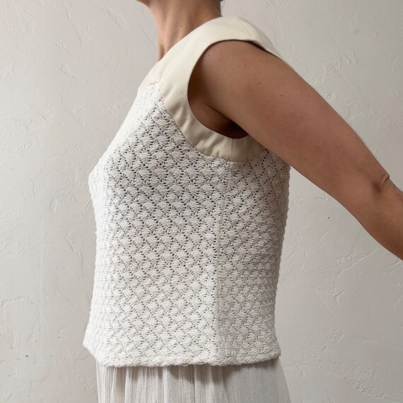1960s Crocheted Sleeveless Mod Style Pullover Blo… - image 4