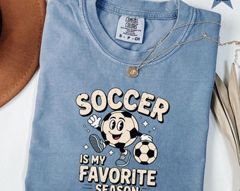 Camiseta "El fútbol es mi temporada favorita", camiseta de mamá futbolera, camiseta de temporada de fútbol, camiseta de mamá futbolera, camiseta de día de partido de fútbol con colores cómodos