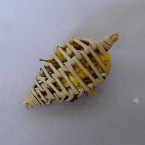Small Wicker Raindrop Chew Toy, Handmade Natural Forage‑Filled Enrichment for Rabbits & Small Pets