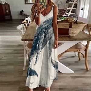Vestido longo com estampa de baleia, estilo praiano/marinho. imagem 10