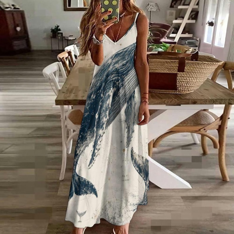 Vestido longo com estampa de baleia, estilo praiano/marinho. imagem 10