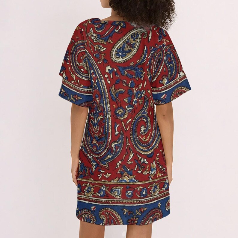 Minikleid mit rotem und marineblauem Paisleymuster, Boho-Tunika mit V-Ausschnitt und kurzen Ärmeln Bild 9