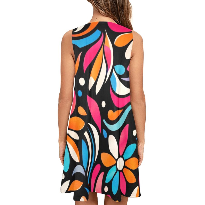 Minivestido floral holgado con bolsillos, sin mangas, estilo retro, ideal para vacaciones de verano. imagen 10