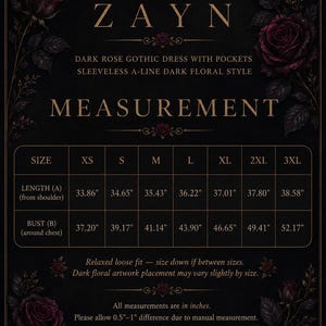Puede incluir: Una tabla de tallas negra para un vestido g&oacute;tico ZAYN de rosas oscuras con bolsillos, estilo floral sin mangas en l&iacute;nea A. La tabla enumera las medidas de largo y busto en pulgadas para las tallas XS a 3XL, con una nota sobre el ajuste holgado.