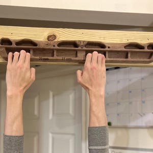 Hangboard - Fingerboard - Wooden training board for climbing  |  BARK Staggered Crimp