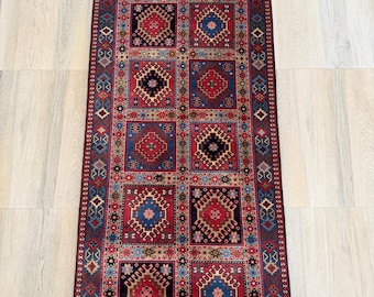 Heriz Hand Knotted Wool Runner Rug: Traditional Persian Diamond Design 2'8" x 6'3"