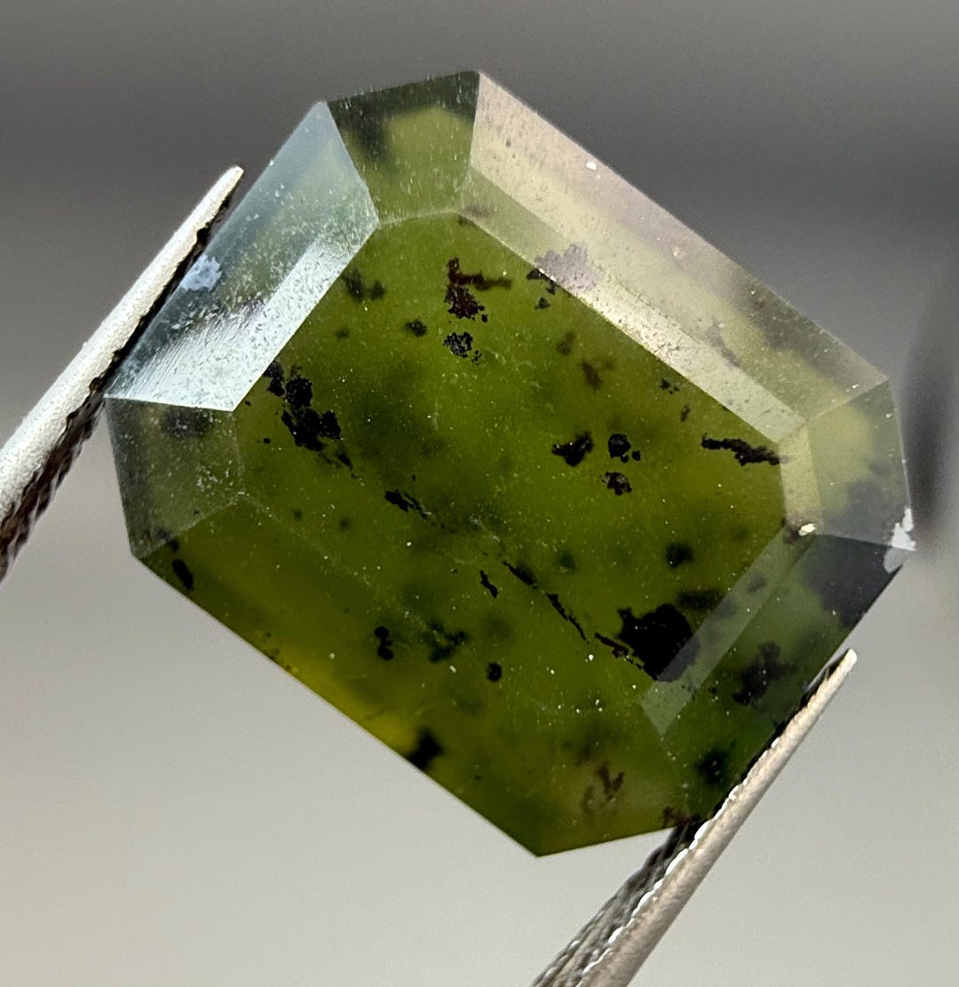 5.15 Carat Natural Serpentine Top Color Green Top Cut Emerald From ...