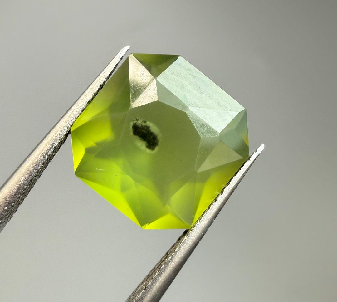4.40 Carat Natural Serpentine Top Color Green Top Cut Top Piece From ...