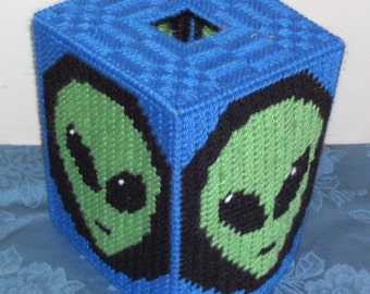 Alien Tissue Box Cover Plastic canvas Pattern