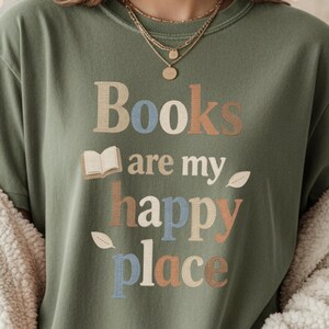 T-shirt met imitatiestiksel patchwork Book Lover comfort kleuren – Cosy Reading grafisch shirt voor dames