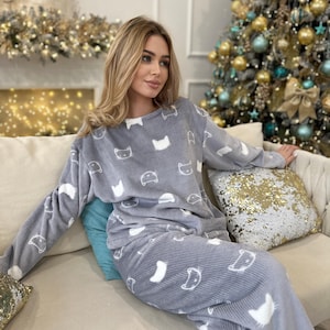 Warm Cat Pajama Set for Women, Soft Velsoft Loungewear, Cozy Grey Fleece PJs, Cute Winter Homewear, Gift for Her, Long Sleeve Pajama Set