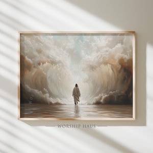 Op de afbeelding: Een ingelijste prent toont een figuur die door water naar een helder licht loopt, met een dramatische golfachtige formatie op de achtergrond. Het kunstwerk staat in een houten lijst en heeft onderaan de tekst "WORSHIP HAUS".