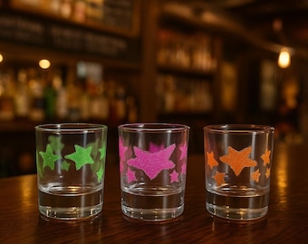 Borrelglas neon glitterster: handgemaakt feestglaswerk