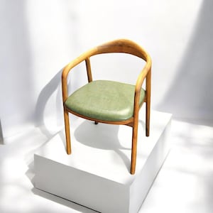 Wooden dining chair with cushioned seat, sustainable oak kitchen chair, stylish home decor seating for dining room or office