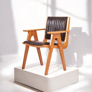 Natural Wooden Chair – Handcrafted with Eco-Friendly Hardwood, Minimalist Durable Design, Ideal for Dining Rooms & Home Décor