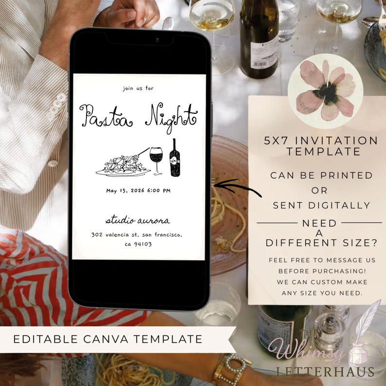 Pu&ograve; includere: Uno smartphone mostra un modello di invito "Pasta Night" in bianco e nero. Il design include illustrazioni di pasta, vino e una bottiglia. L'invito mostra anche la data, l'ora e il luogo. Una scheda separata pubblicizza un modello di invito 5x7.