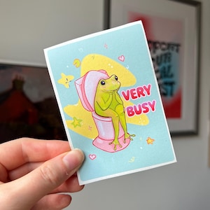 Lustiger Frosch Aufkleber – Sehr beschäftigter Toiletten Frosch – Süßer Aufkleber für Laptop, Journal oder Geschenk