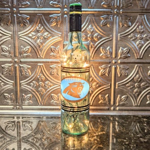 Lámpara de botella de licor de Carolina Panthers, lámpara de Panthers, sala de juegos, decoración de cueva de hombre, decoración de oficina, decoración de bar, regalo de Panthers