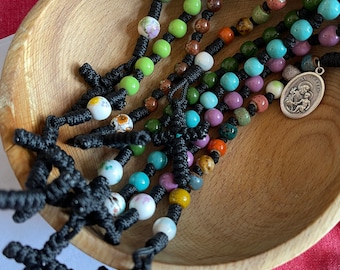 Knotted Rosaries with Beads