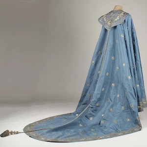 Customized Blue Embroidered Velvet Cloak Star Detailing Vintage-Inspired Opera Cape Long Train Embroidered Cape Gala Event Halloween Outfit