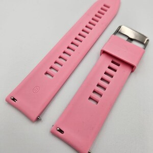 Detail of light pink (baby pink) silicone watch strap with stainless steel buckle, pastel unisex replacement band.