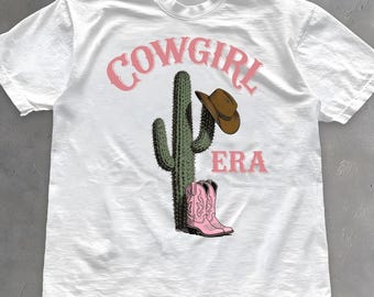 Cowgirl Era Shirt - Pinke Westernstiefel & Kaktus Grafik T-Shirt