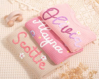 Hand bestickter Babypullover | Personalisierter Name, Individueller Strickpullover