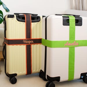Broderad bagagerem: Personligt familjeresetillbehör