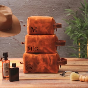 Monogrammed leather dopp kit, Travel shaving kit, Personalized dopp kit, Mens leather toiletry bag, Leather wash bag, Engraved dopp kit