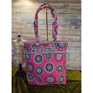 Vera Bradley Medallion - Etsy display picture 3
