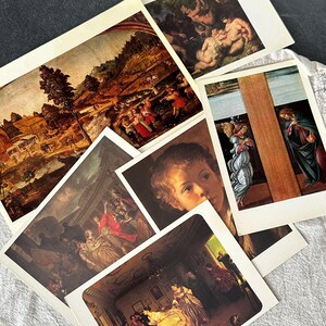 Może przedstawiać: Kolekcja zabytkowych odbitek artystycznych z klasycznymi obrazami. Odbitki przedstawiają różne sceny, w tym krajobrazy, portrety i wydarzenia historyczne. Paleta kolorów obejmuje odcienie ziemi, ze szczegółami postaci i elementów architektonicznych.