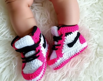 Handgemachte gehäkelte Baby High Top Sneaker Booties - Geschenk zur Geburt