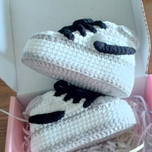 Crochet Baby Booties – Handmade Baby Sneakers, Soft Newborn Shoes, Baby Shower Gift for Boy or Girl