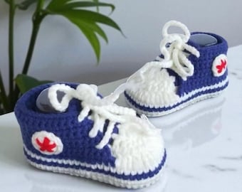 Handgefertigte Häkelschuhe für Babys - Neugeborene Chuck Style Booties
