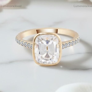 Bague de fiançailles taille coussin avec lunette, bague solitaire moderne en or jaune 14 carats pavée