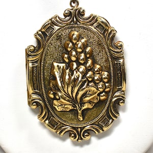 Mint Picture locket Whiting and Davis Vintage Locket, Grape Motif, Art Deco Art Nouveau, Chain Necklace Locket