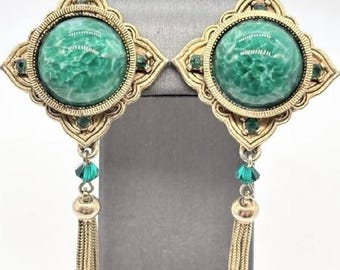 Kolczyki wiszące Hattie Carnegie Green Peking Glass: biżuteria designerska w stylu art déco z klipsem