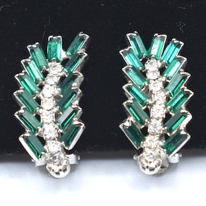 Art deco emerald and clear Rhinestone earrings clip back baguette cut