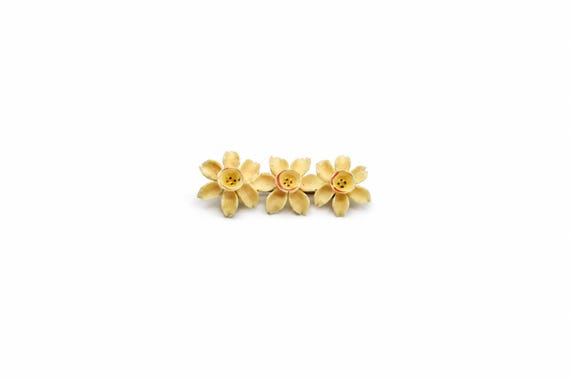 Antique Celluloid Daisy Flower Brooch Cream Floral Pin