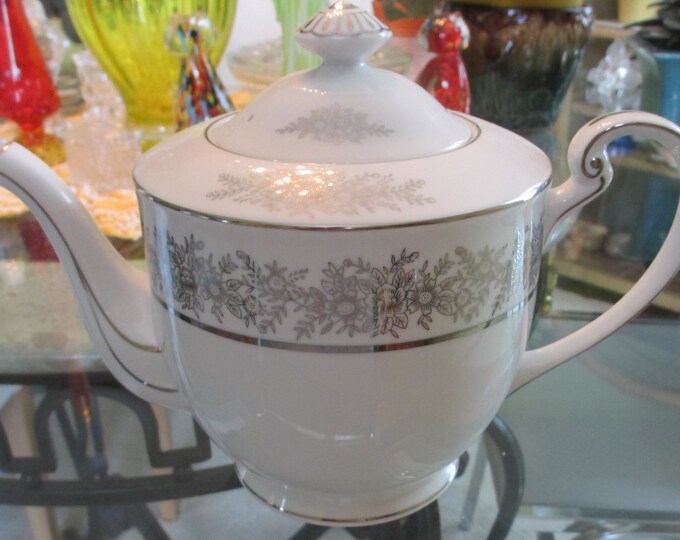 Vintage Seyei Fine China, Brilliant Pattern 3208 Made in Japan, Teapot