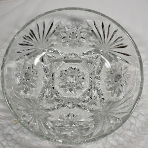 Anchor Hocking Glass Prescut Star of David Pattern Serving Bowl 7  inch