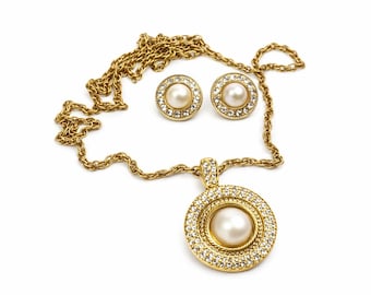 Vintage Gold Tone Pearl Pendant Necklace Earrings Set Rhinestone Statement Jewelry