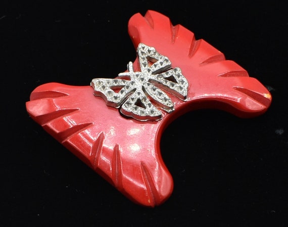 Art deco carved red bakelite butterfly brooch sca… - image 1