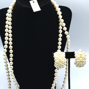 NWT Park Lane Classic Glass Pearl Necklace,Earrings and bracelet, knotted shinny pearls with the real look, clip earrings stretch bracelet