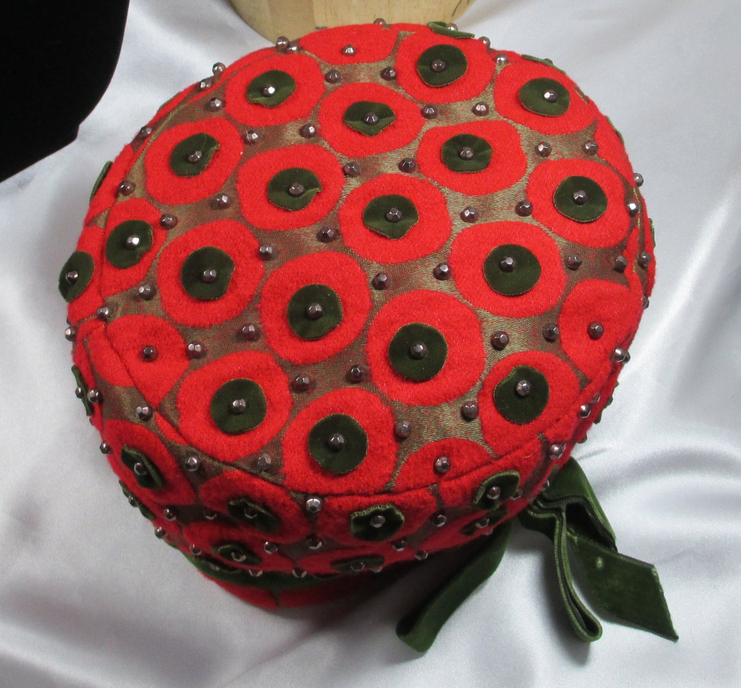 Vintage Red and Green Wool Felt Hat Beaded Polka Dot Design  display picture 3