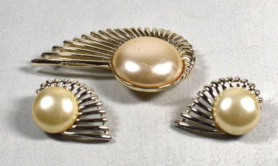 Sale  Vintage SARAH Coventry "PEARL FLIGHT" From … - image 2