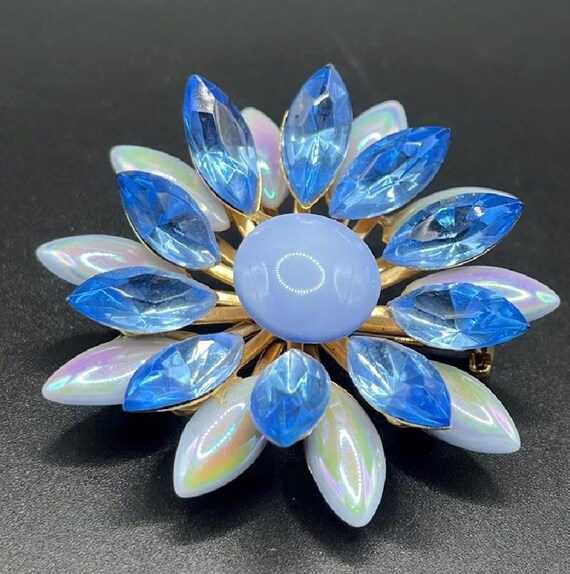 Broche Ancienne Fantaisie Pierres Bleues Fleur – Bijou Vintage Occasion 3.5 Cm