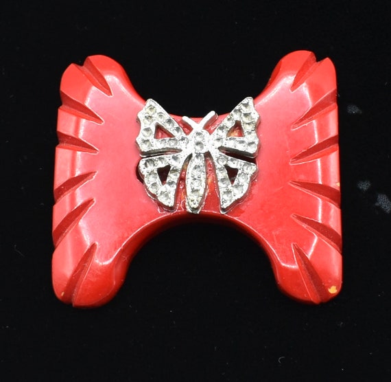 Art deco carved red bakelite butterfly brooch sca… - image 3