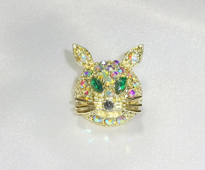 Vintage Figural Cat head Brooch Pin Aurora Borealis Rhinestones Pave Emerald Eyes