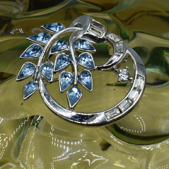 Crown Trifari blue rhinestone silver toned-wreath… - image 2